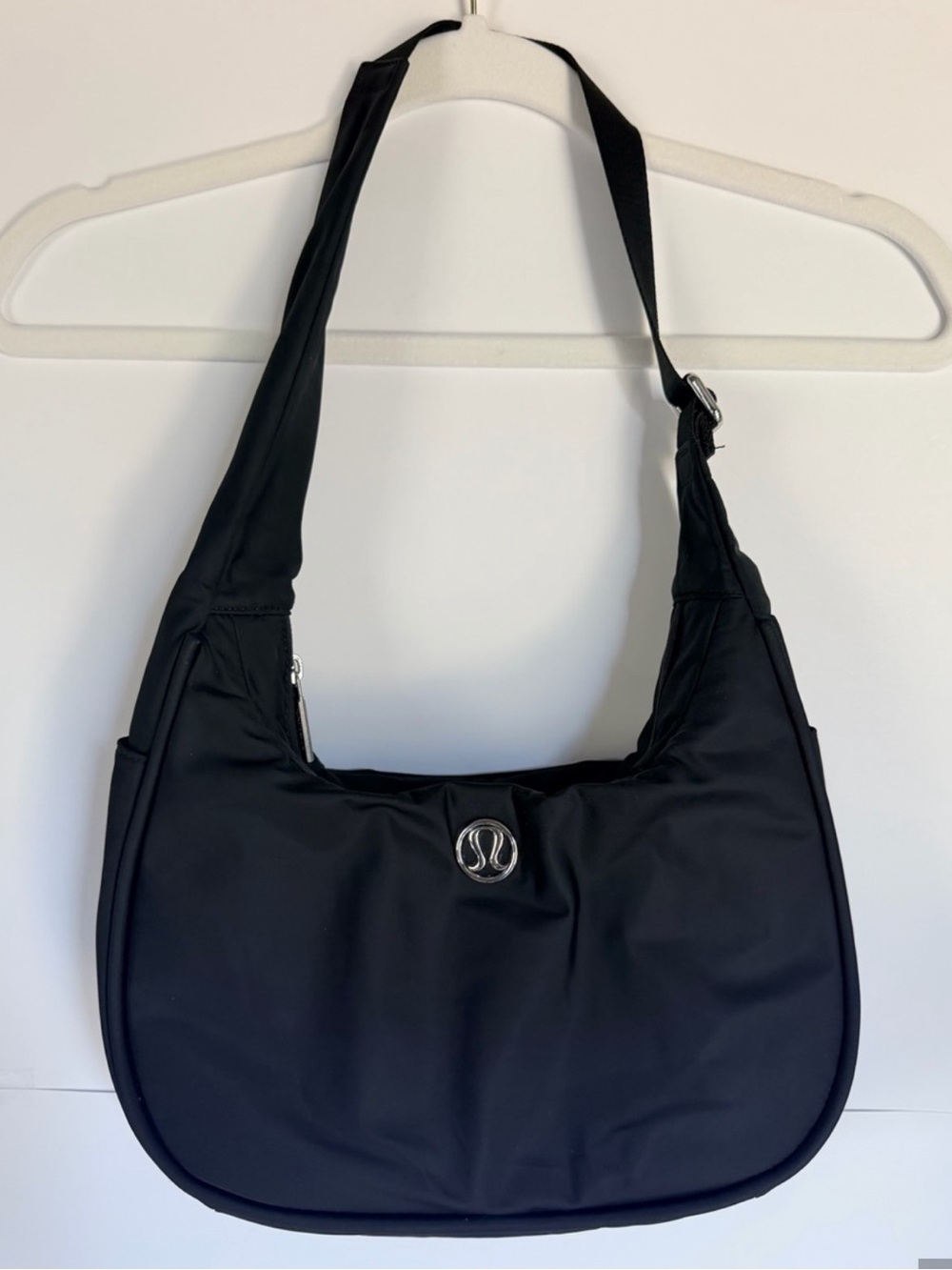 LULULEMON ATHLETICA City Essentials Black Shoulder Hobo Bag 4L NWOT - Picture 2 of 7